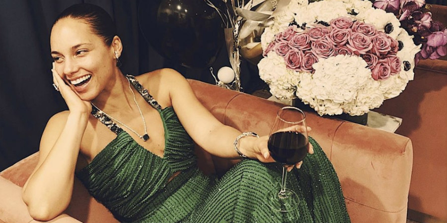Η Alicia Keys φόρεσε Hilfiger Collection κατά την διάρκεια των Grammys το σαββατοκυρίακο